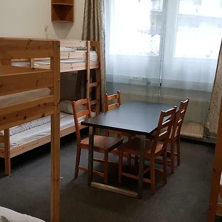 East Side Hostel *