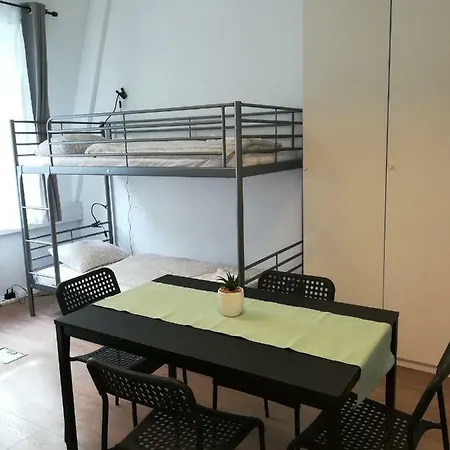 East Side Hostel *