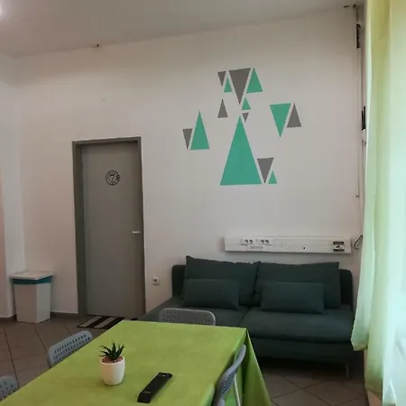 Hostel East Side
