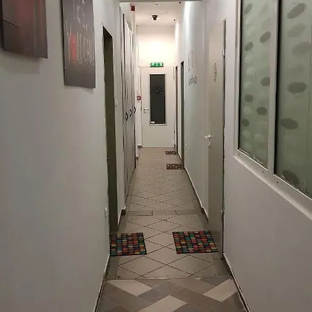 East Side Hostel *