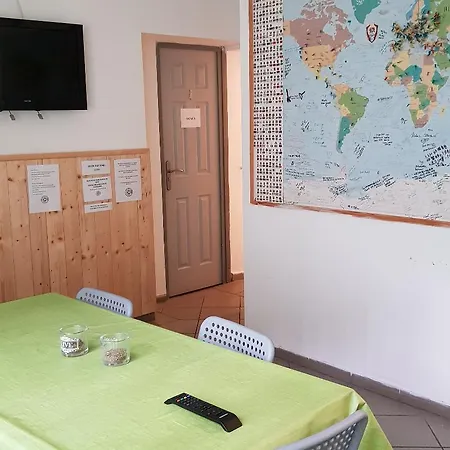 East Side Hostel *